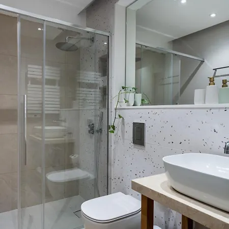 Luxury Heritage 1bdr W/ Parking Old דירה